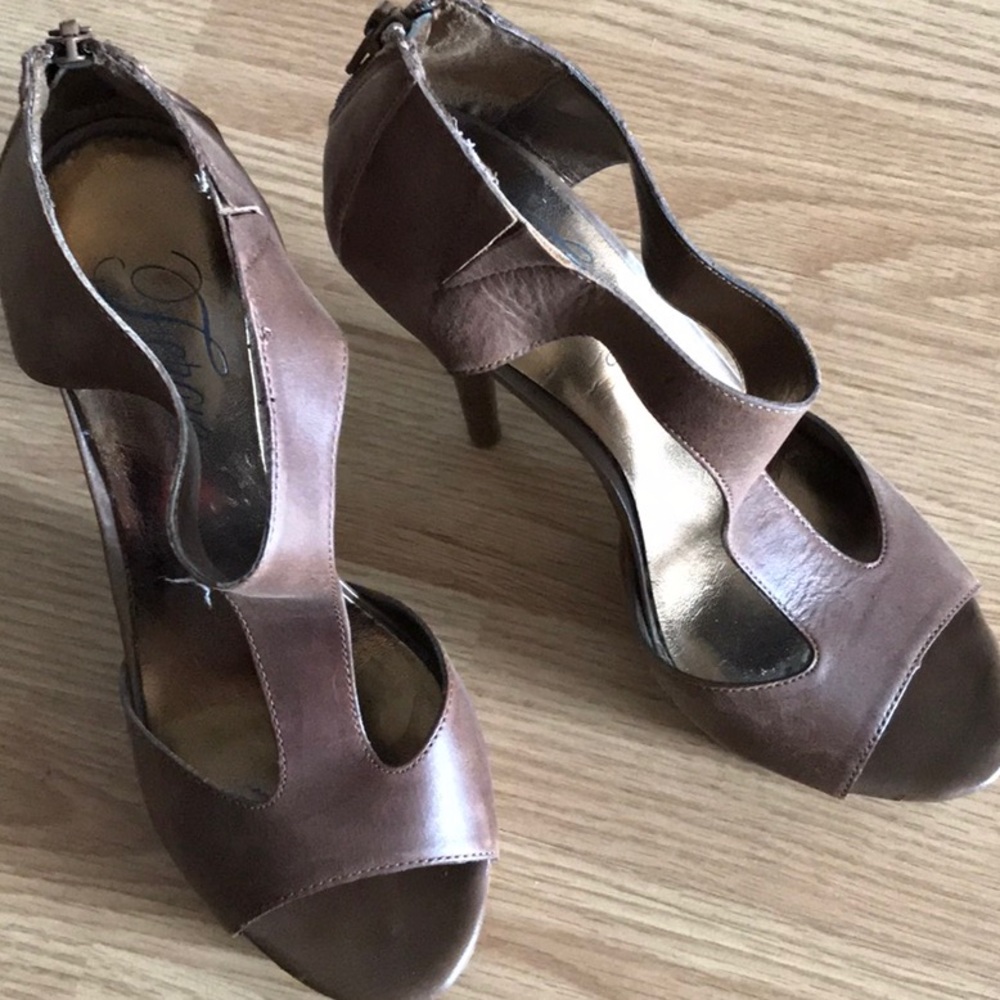 Fergie zip close leather heels